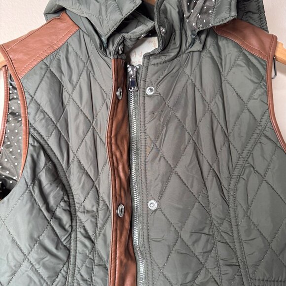 Altar'd State Puffer Puff Jacket Vest Hooded Army Green Size S - Picture 3 of 12